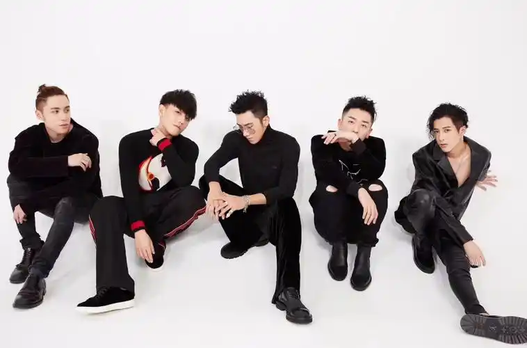 男团是中国内地唱跳组合,由 a href="#">王一浩 /a>, a href="#">