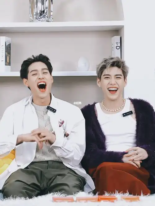 他看你的眼神充满了爱意