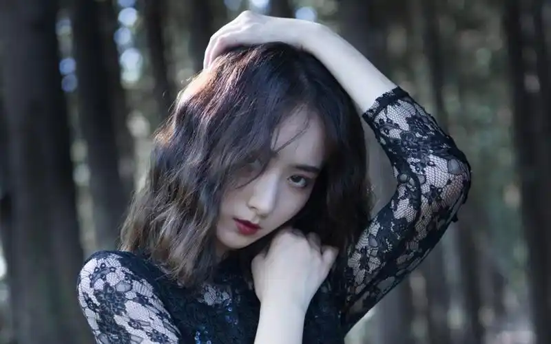 黑色系性感美女高清桌面壁纸