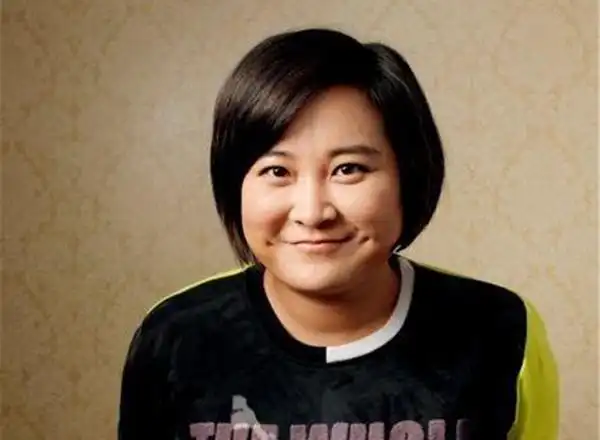 瘦脸针都没用的贾玲减肥成功?机场照曝光,网友:还真瘦了!