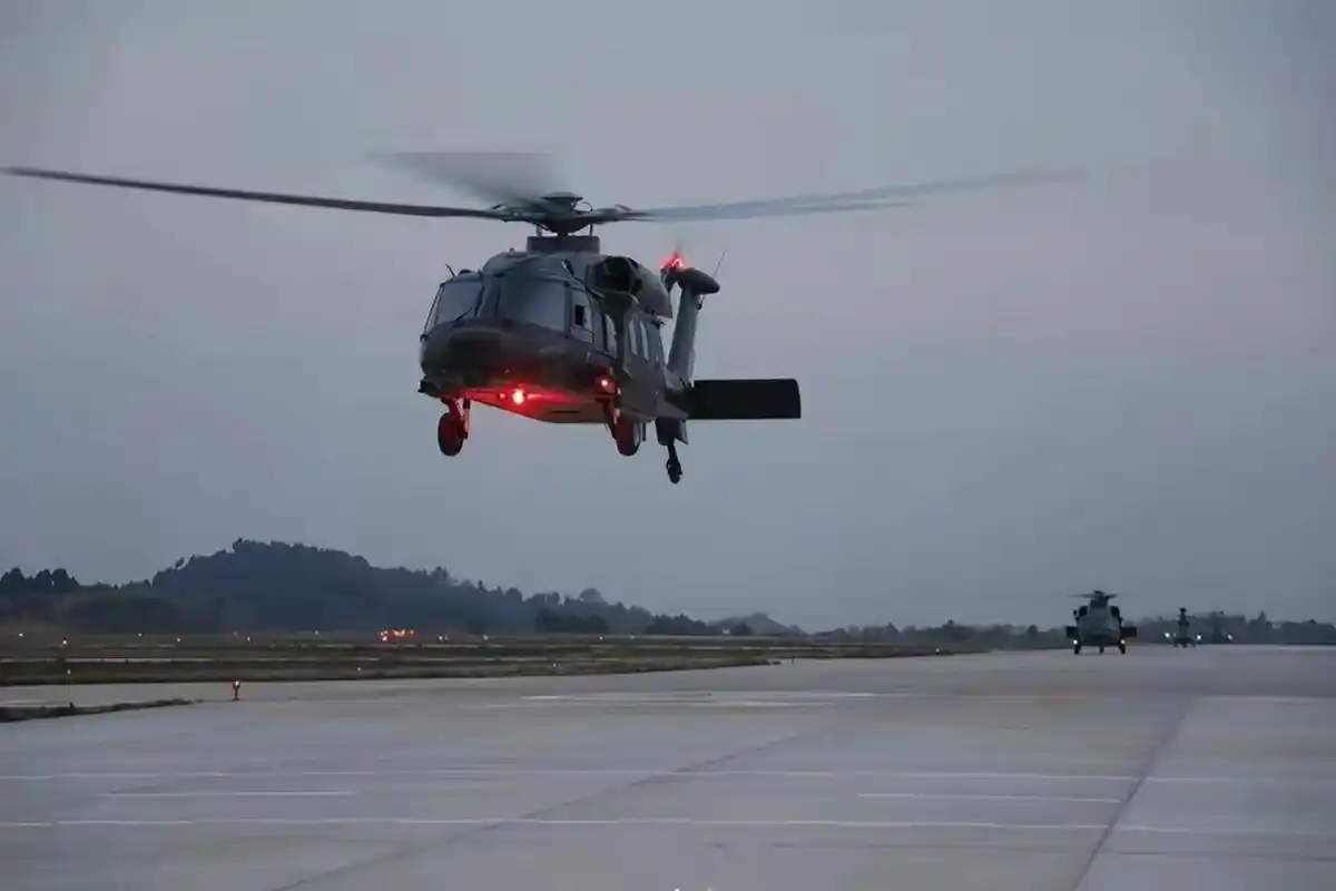 武警机动总队装备的直-20通用直升机,这涂装感觉还不错!