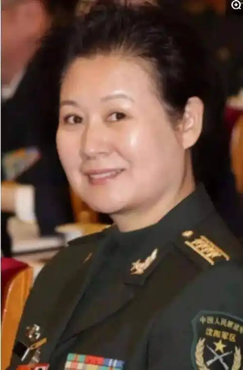 演员黄晓娟演出时收到一个老公结婚37年对家人有愧疚