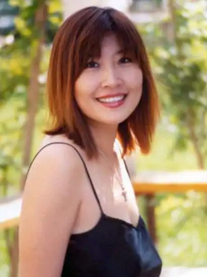 回顾张蔷29岁被前夫抛弃带儿子嫁给歌迷后被当成女儿宠爱