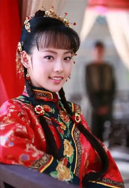 新还珠格格演员对比未婚紫薇整容式变美柳红嫁导演生俩娃