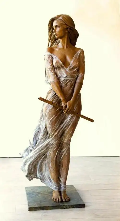 体态娴静美好的吹笛少女,让人移不开眼睛!