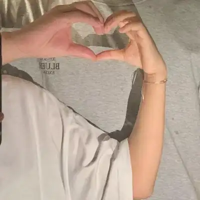 真人情侣头像图片两张,爱心比心我爱你人尽皆知