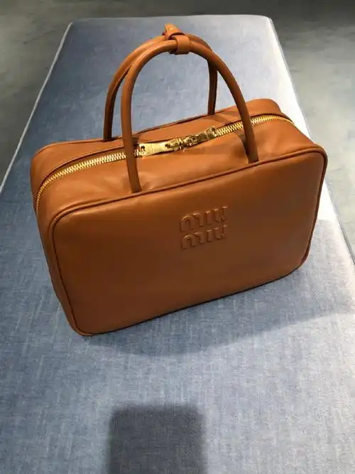 miumiu包包