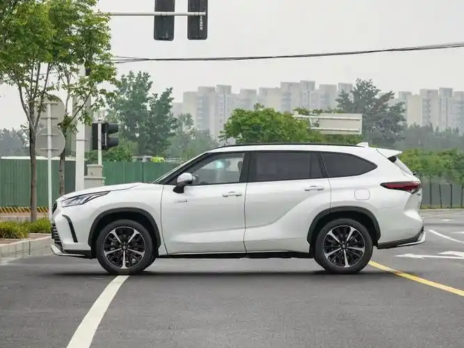 一汽丰田 皇冠陆放 2023款 2.5l hev四驱旗舰版