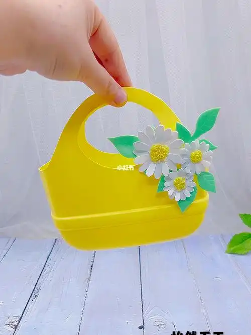 洗洁精瓶做个小提包