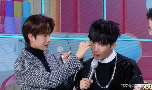 对王一博的称呼:赵丽颖孟美岐显亲密,肖战厉害了,他怎么叫的?