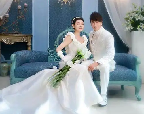 何润东婚纱照在哪拍的 辽阔的沙漠见证了他们的爱情