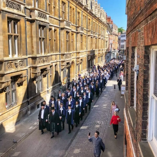 剑桥大学2018毕业典礼:骄傲的少年,请去追寻星辰大海!