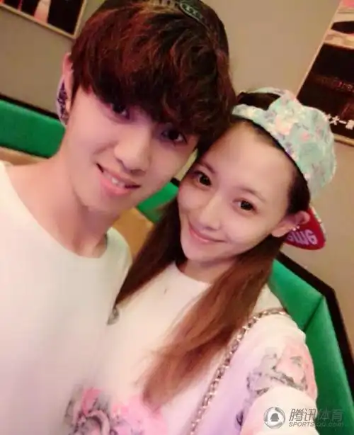 李建滨妻子与鹿晗
