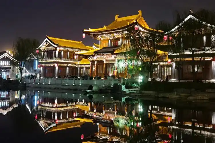 夜色下的洛邑古城