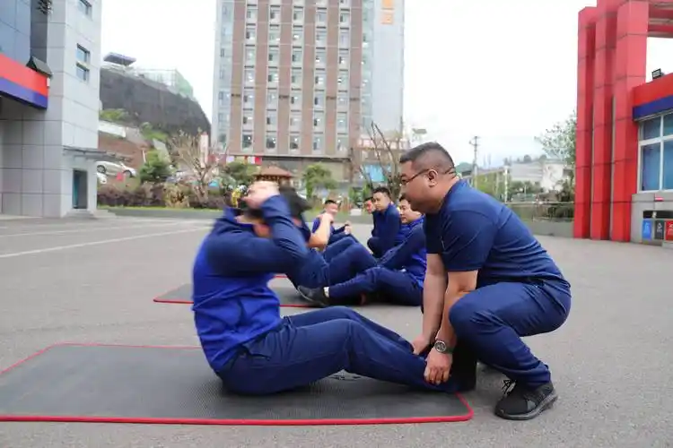 叙永县消防救援大队持续抓好体能训练
