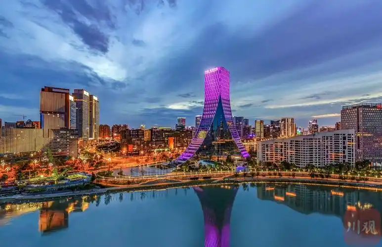 04| 成都高新区"中国—欧洲中心"05| 龙泉山上俯瞰成都城06|成都市