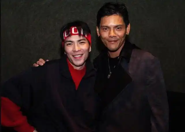 萧敬腾是向华强的干儿子当他跟向佐同框后突然就明白了点什么