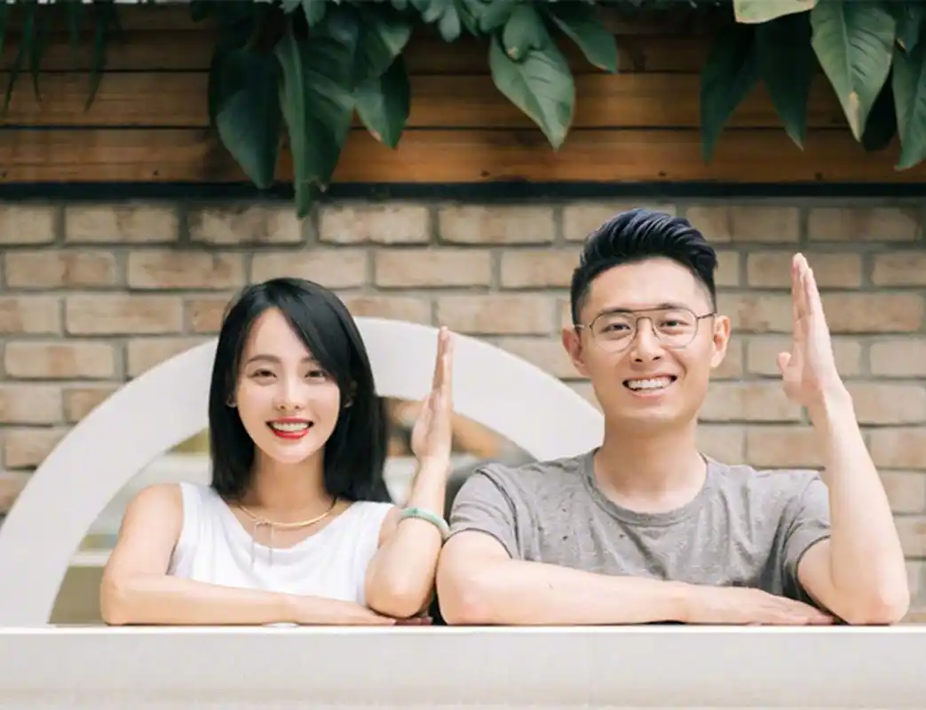 买超和张嘉倪目前尚未办理离婚证,这意味着他们的婚姻关系尚未正式