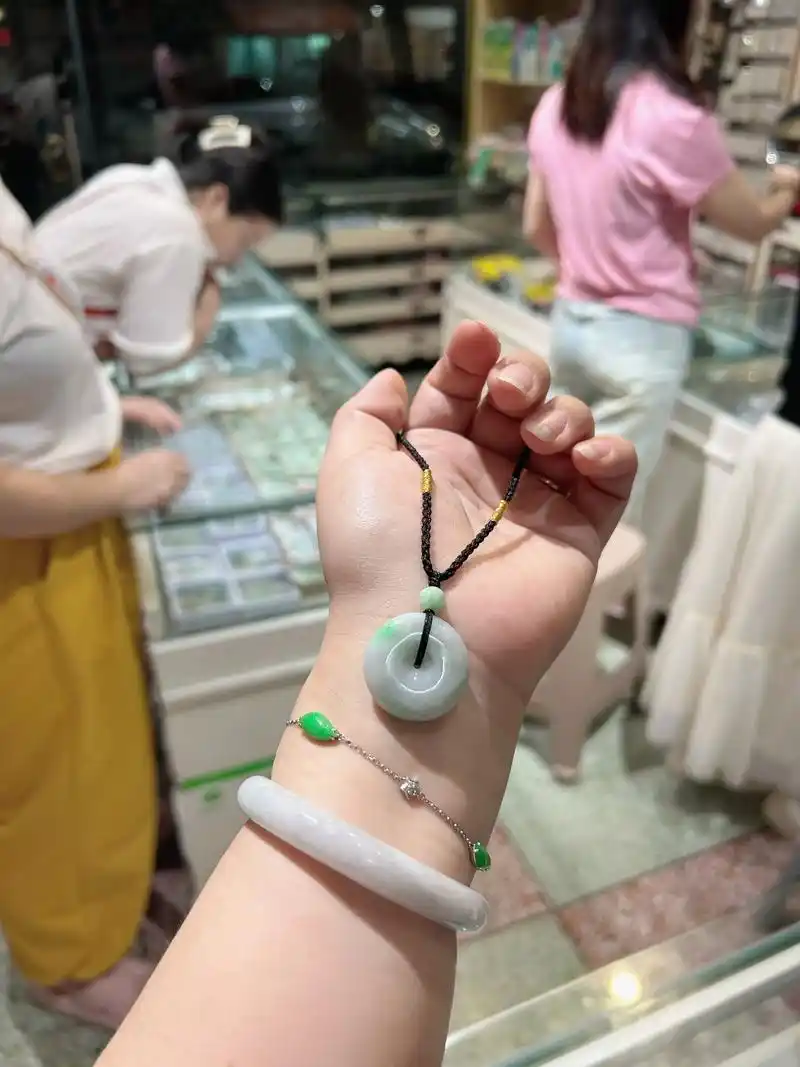 谢谢推荐来支持 a货翡翠玉结缘纯手工编绳项链平安扣～葫芦