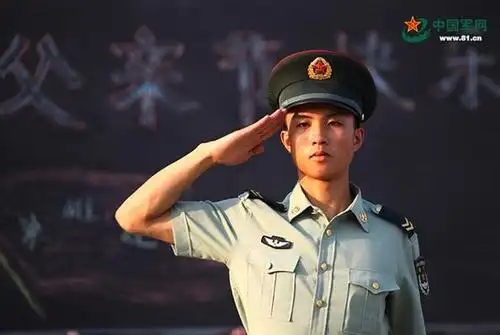 20岁战士的情感白描:爸,我拿什么孝敬您!