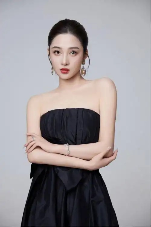 孙嘉璐连夺双奖,荣耀加冕!内娱"全能艺人"赛道一路领跑