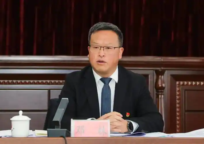 胡敬斌主持召开县委常委会会议_威宁_工作_发展