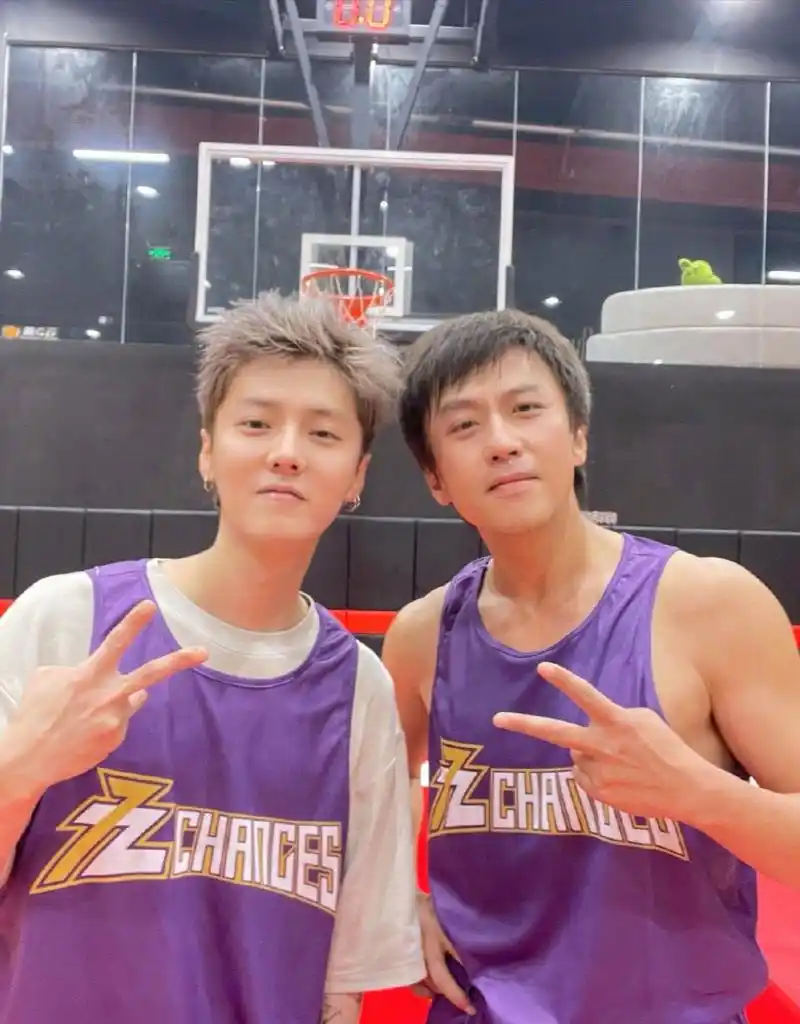 邓超与鹿晗同框合照