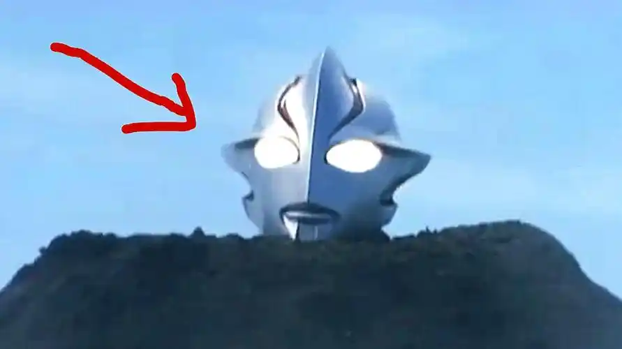 梦比优斯奥特曼这辈子忘不了,遭怪兽活埋,土都进了鼻孔