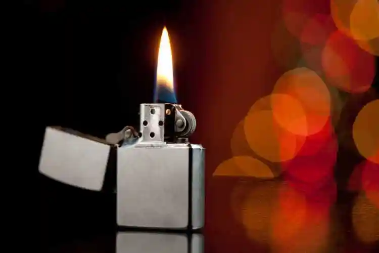 黄铜打火机图片-黄铜打火机素材-高清图片-摄影照片-寻图免费打包下载