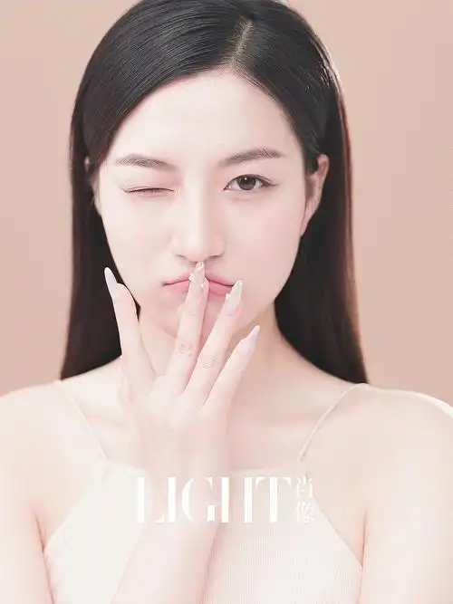 清纯时尚的少女肖像写真照,简约的高级/北京浅光肖像|摄影|时尚/艺术