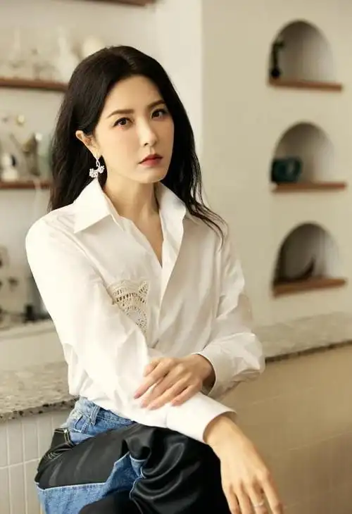 46岁曾黎近照曝光:央视五一联欢晚会不败美女太惊艳|中央戏剧学院