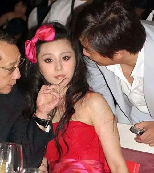 范冰冰与许家印的合作历史颇为丰富,双方多次携手代言及拍摄影视剧