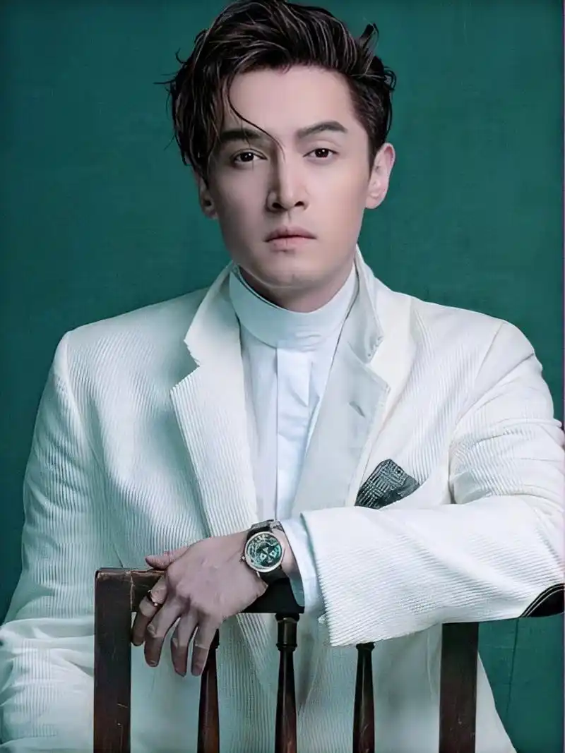 被称男版玛丽莲梦露猫王鬓角超抢镜见过这样的胡歌