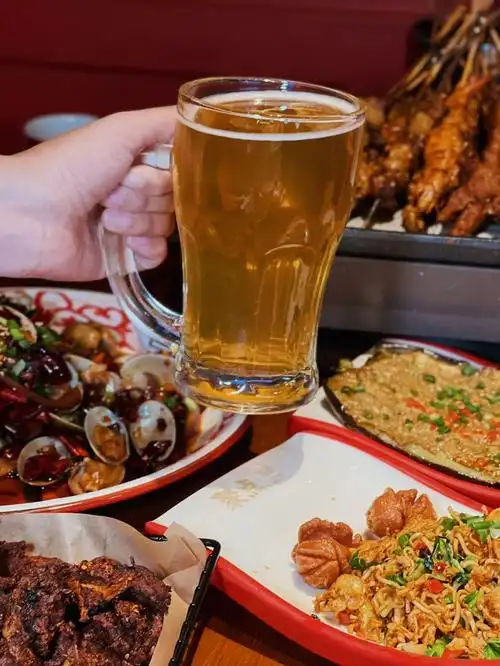 吃烧烤喝啤酒小日子越过越有