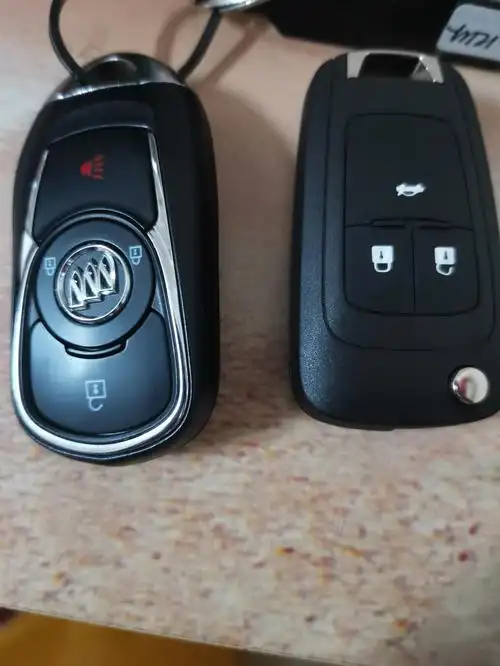 别克英朗 改装一键启动的钥匙,怎么开后背箱,原车钥匙可以开后备箱.