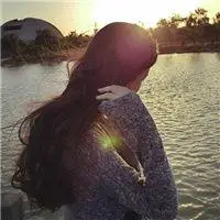 海边女生头像背影女生海边背影头像高清