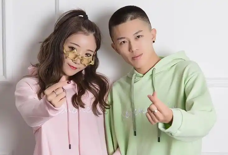 牌牌琦居然现身官方活动,怪不得能露脸直播,难道即将复出?