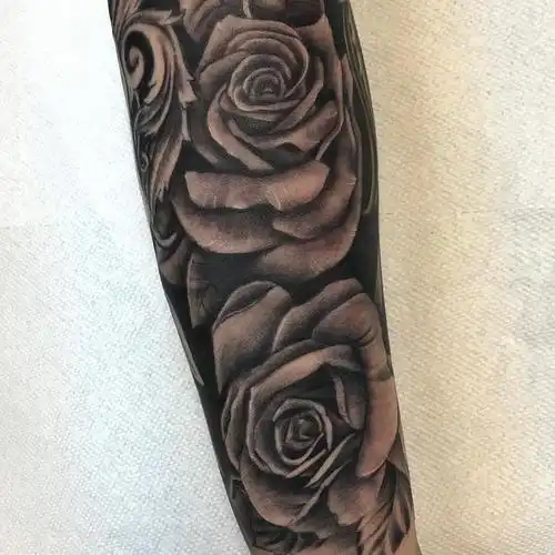 洪先生小臂写实玫瑰纹身图案