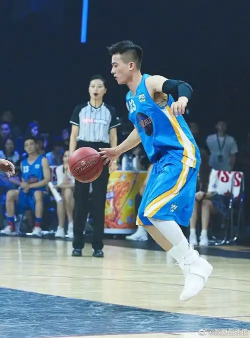 欧豪用颜文字打起了篮球##欧豪用颜文字打篮球