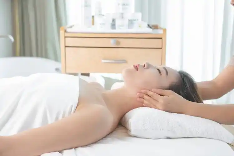 水疗中心,让促进睡眠的香薰之旅及华尔道夫招牌香薰按摩和面部护理助