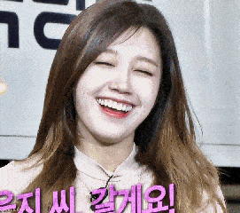 美女大笑牙齿眯眼gif动图_动态图_表情包下载_soogif