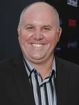 clerk(詹姆斯·杜蒙特饰演)