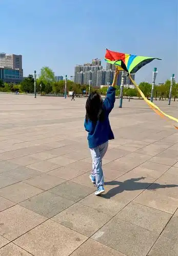 疫情过后第一次见面 一起放风筝!