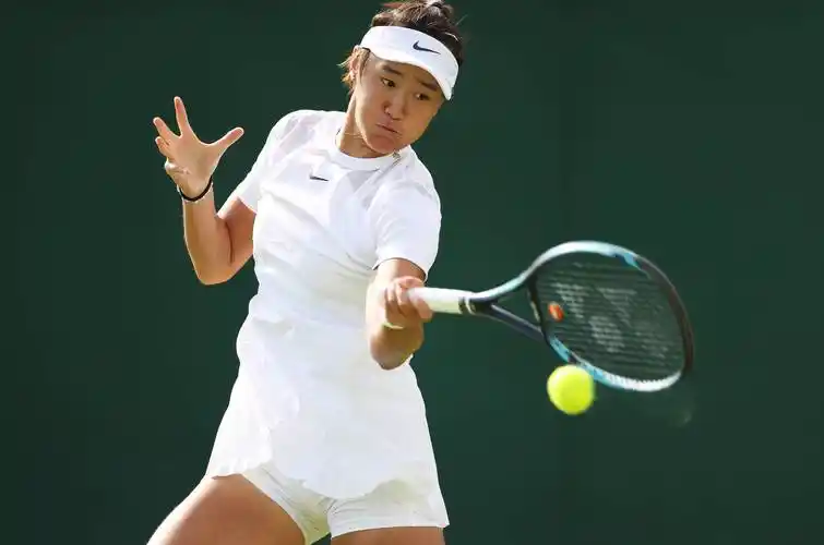 网球——温网:王曦雨首轮出局_尼迈耶_比赛_新华社