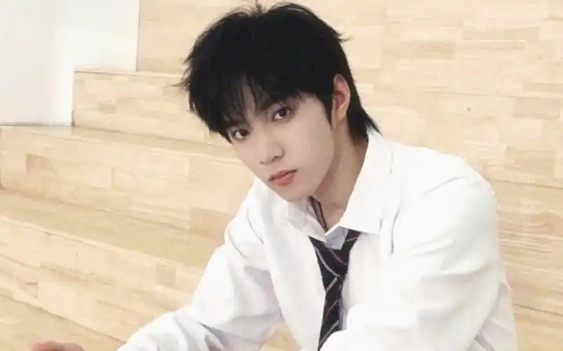 【刘耀文】79简单的白衬衫扑面而来的是热烈的心动79