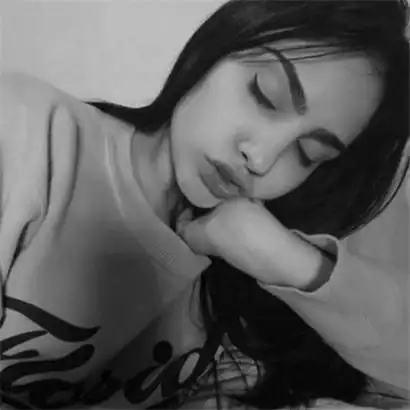 2020欧美女生黑白头像表情冷酷比较酷的样子