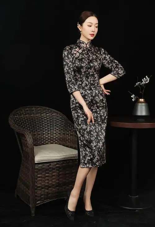 过年别穿得土里土气今年流行这件旗袍优雅知性有气质