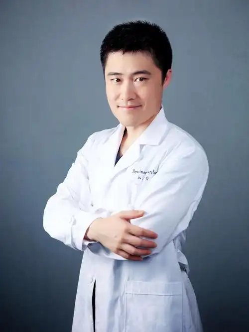 傅医生的职业照