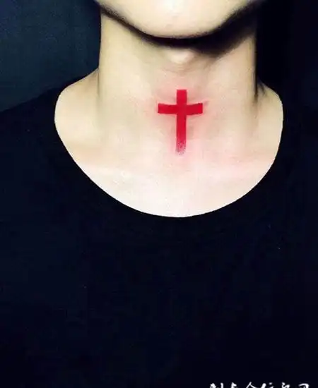 脖子上的十字架纹身图案