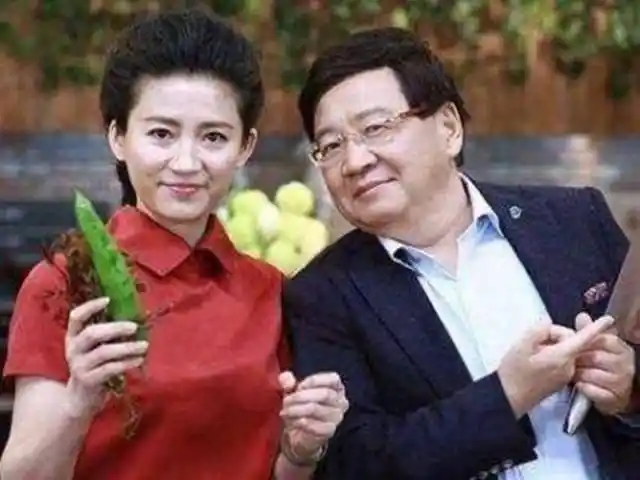 王小丫的婚姻罗曼史:离婚后,前夫吕成功仍送她一束郁金香